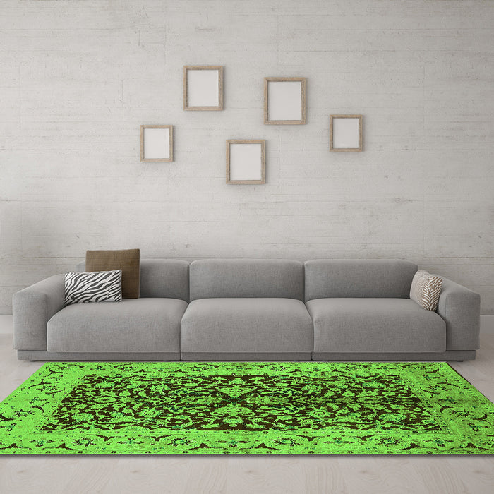 Machine Washable Oriental Green Traditional Area Rugs in a Living Room,, wshurb3000grn