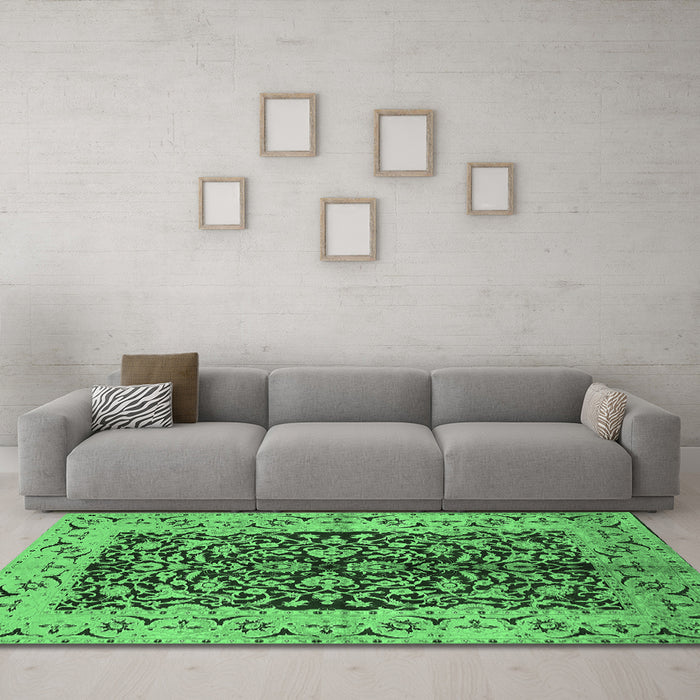 Machine Washable Oriental Emerald Green Traditional Area Rugs in a Living Room,, wshurb3000emgrn