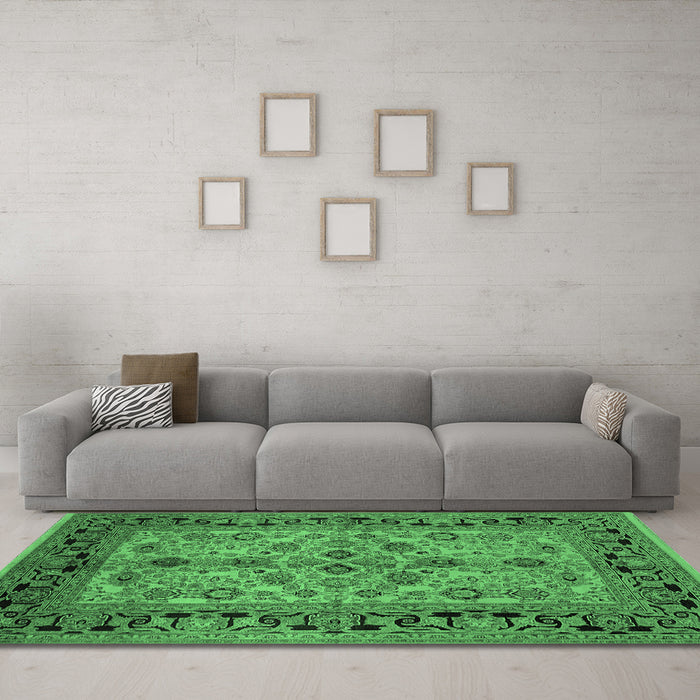 Machine Washable Oriental Emerald Green Traditional Area Rugs in a Living Room,, wshurb3002emgrn