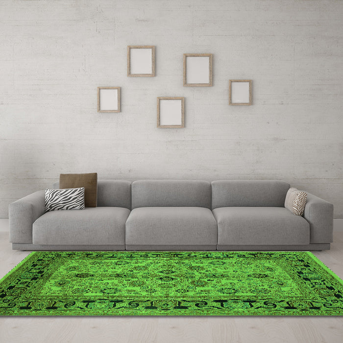 Machine Washable Oriental Green Traditional Area Rugs in a Living Room,, wshurb3002grn
