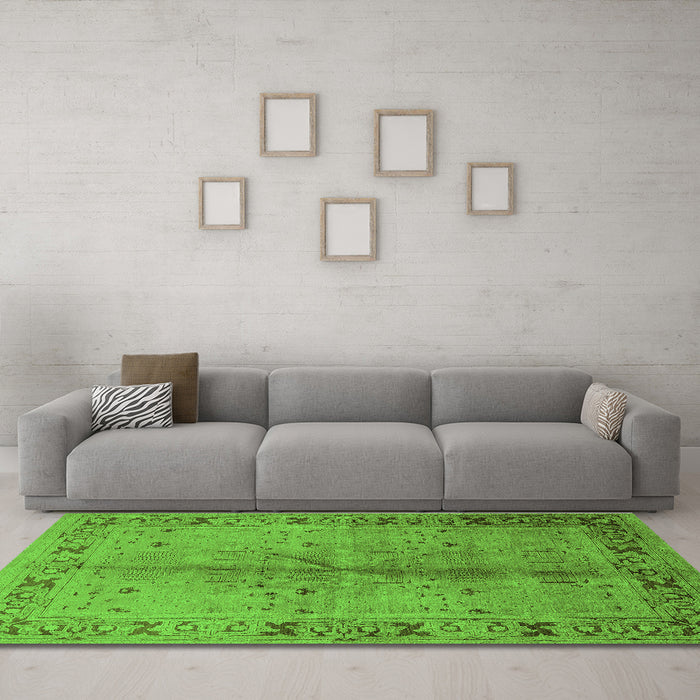 Machine Washable Oriental Green Industrial Area Rugs in a Living Room,, wshurb3003grn