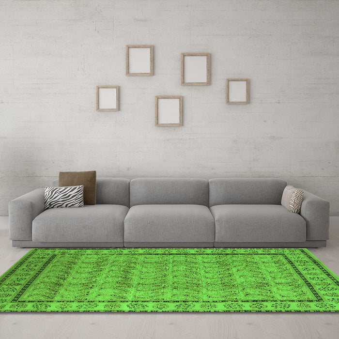 Machine Washable Oriental Green Industrial Area Rugs in a Living Room,, wshurb3018grn