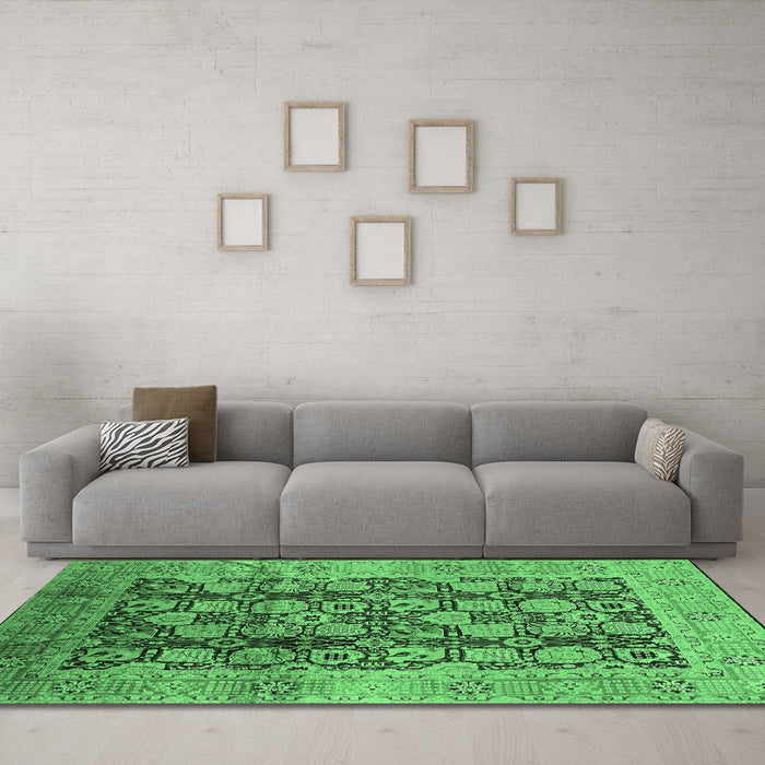 Machine Washable Oriental Emerald Green Industrial Area Rugs in a Living Room,, wshurb3024emgrn