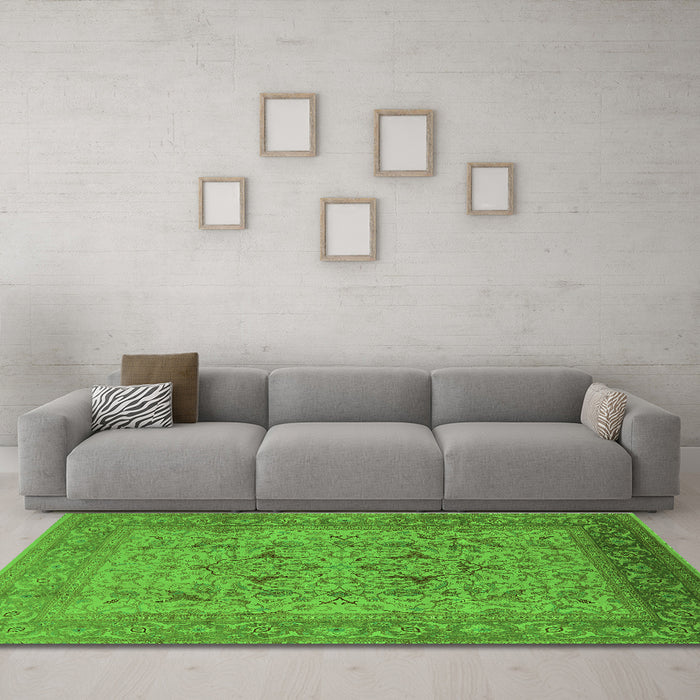 Machine Washable Oriental Green Industrial Area Rugs in a Living Room,, wshurb3028grn