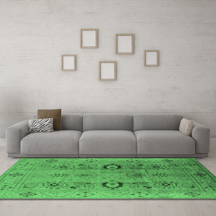 Machine Washable Oriental Emerald Green Industrial Area Rugs in a Living Room,, wshurb3031emgrn