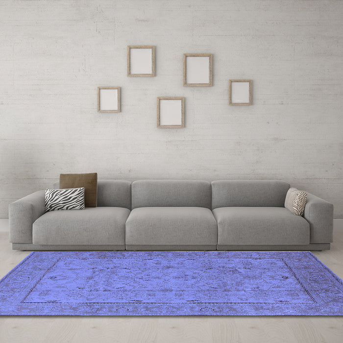 Machine Washable Oriental Blue Industrial Rug in a Living Room, wshurb3032blu