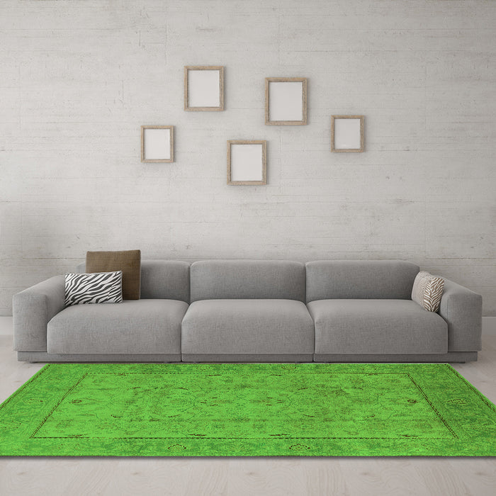Machine Washable Oriental Green Industrial Area Rugs in a Living Room,, wshurb3032grn