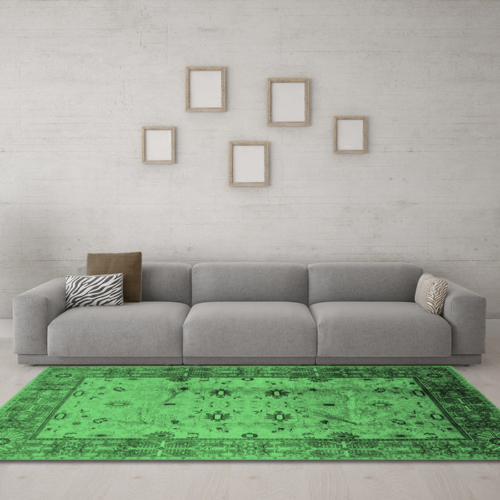 Machine Washable Oriental Emerald Green Industrial Area Rugs in a Living Room,, wshurb3033emgrn