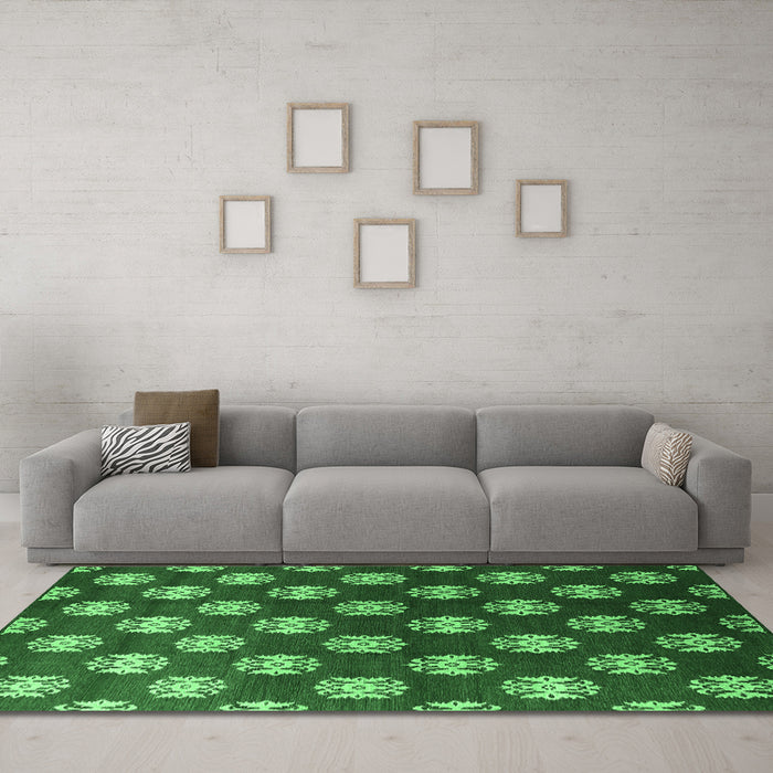 Machine Washable Oriental Emerald Green Industrial Area Rugs in a Living Room,, wshurb3035emgrn