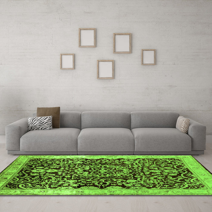 Machine Washable Oriental Green Industrial Area Rugs in a Living Room,, wshurb3037grn