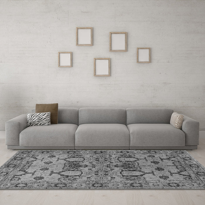 Machine Washable Oriental Gray Industrial Rug in a Living Room,, wshurb3041gry