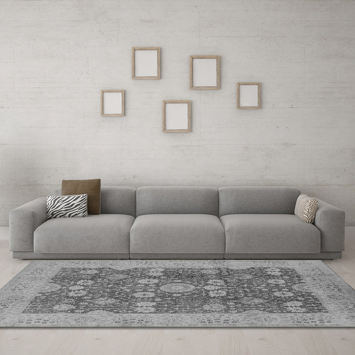 Machine Washable Oriental Gray Industrial Rug in a Living Room,, wshurb3045gry