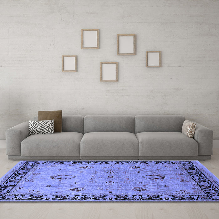 Machine Washable Oriental Blue Industrial Rug in a Living Room, wshurb3048blu