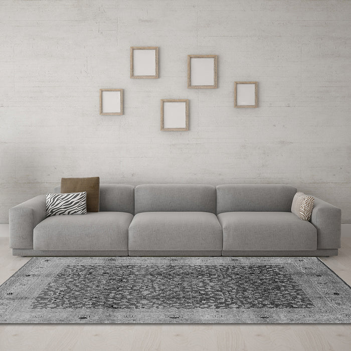 Machine Washable Oriental Gray Industrial Rug in a Living Room,, wshurb3052gry