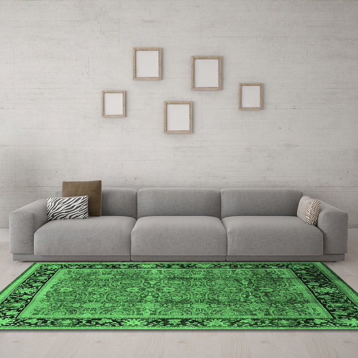 Machine Washable Oriental Emerald Green Industrial Area Rugs in a Living Room,, wshurb3053emgrn