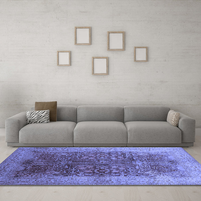 Machine Washable Oriental Blue Industrial Rug in a Living Room, wshurb3055blu