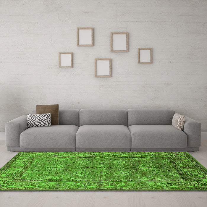 Machine Washable Oriental Green Industrial Area Rugs in a Living Room,, wshurb3058grn