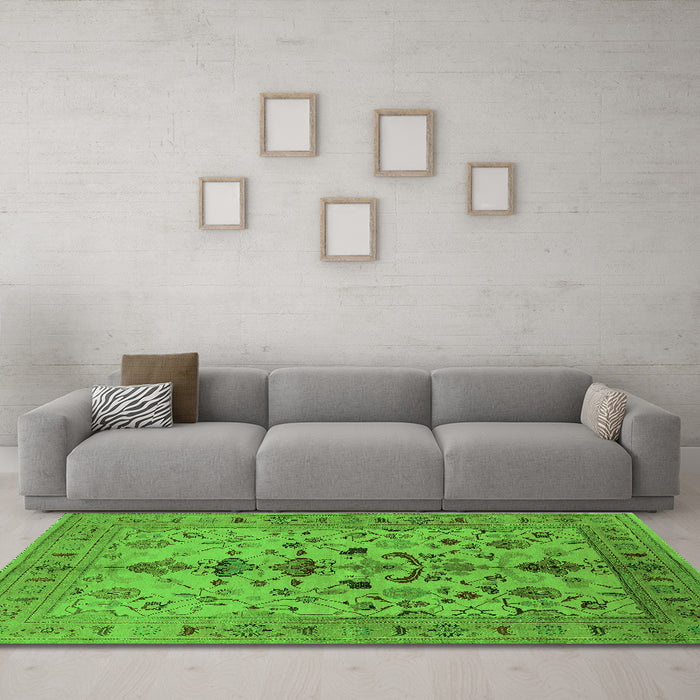 Machine Washable Oriental Green Industrial Area Rugs in a Living Room,, wshurb3061grn