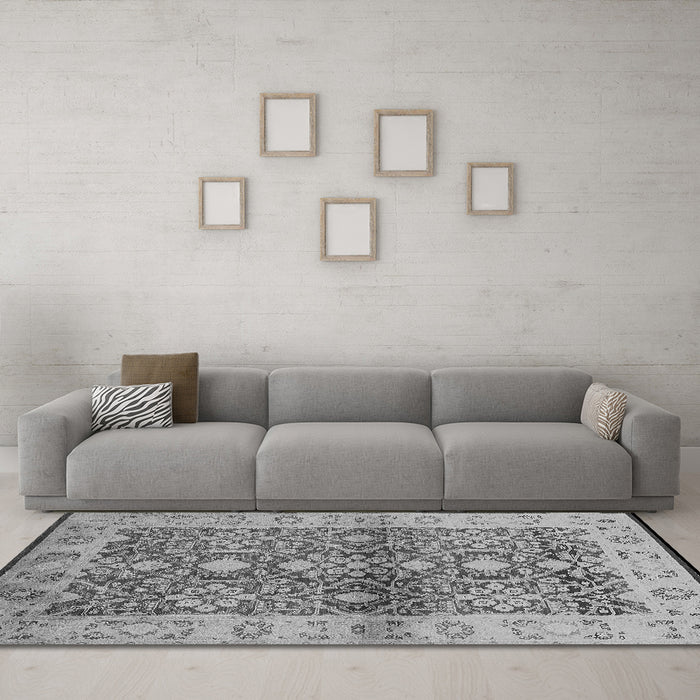 Machine Washable Oriental Gray Industrial Rug in a Living Room,, wshurb3071gry