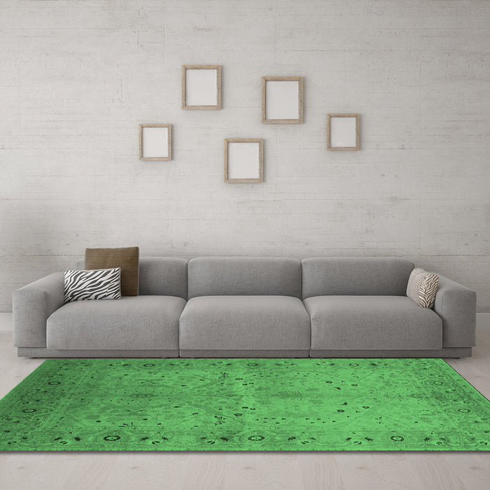 Machine Washable Oriental Emerald Green Industrial Area Rugs in a Living Room,, wshurb3073emgrn