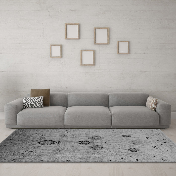 Machine Washable Oriental Gray Industrial Rug in a Living Room,, wshurb3078gry