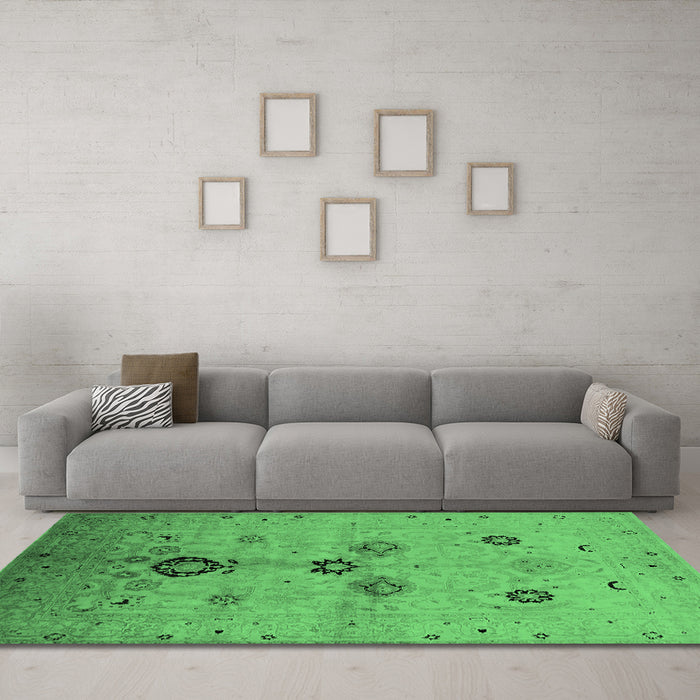 Machine Washable Oriental Emerald Green Industrial Area Rugs in a Living Room,, wshurb3078emgrn