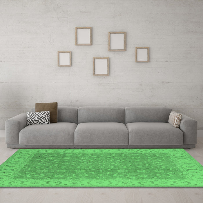 Machine Washable Oriental Emerald Green Industrial Area Rugs in a Living Room,, wshurb3082emgrn
