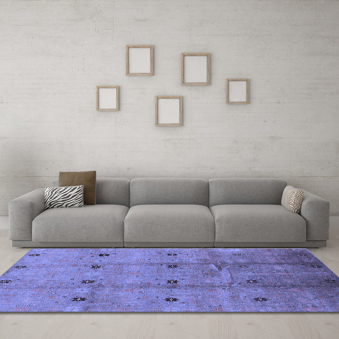 Machine Washable Oriental Blue Industrial Rug in a Living Room, wshurb3083blu