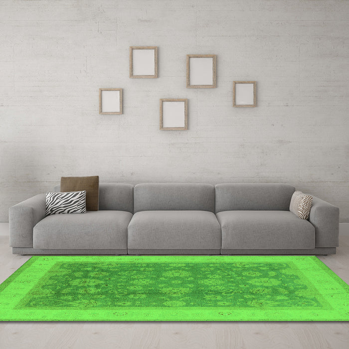 Machine Washable Oriental Green Industrial Area Rugs in a Living Room,, wshurb3085grn