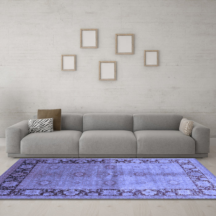 Machine Washable Oriental Blue Industrial Rug in a Living Room, wshurb3090blu