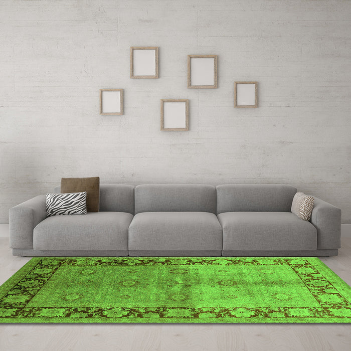 Machine Washable Oriental Green Industrial Area Rugs in a Living Room,, wshurb3090grn