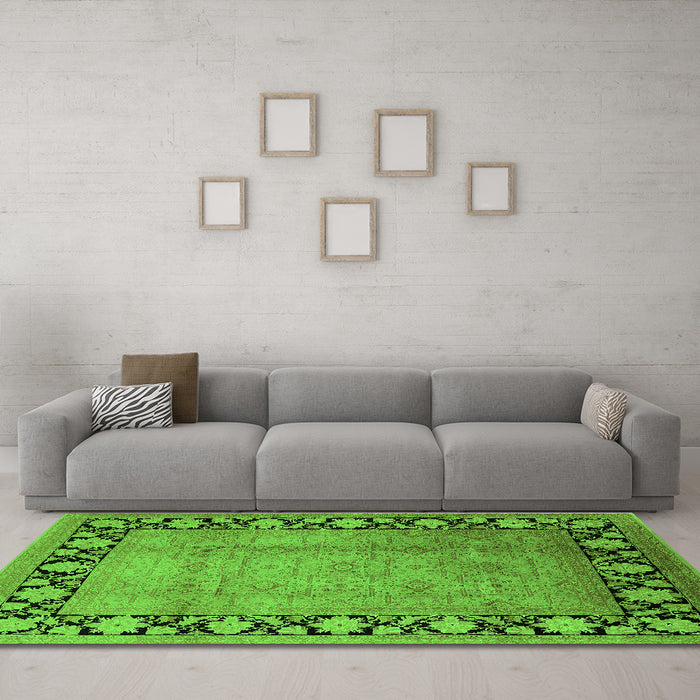 Machine Washable Oriental Green Industrial Area Rugs in a Living Room,, wshurb3102grn