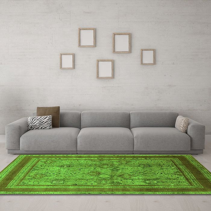Machine Washable Oriental Green Industrial Area Rugs in a Living Room,, wshurb3105grn
