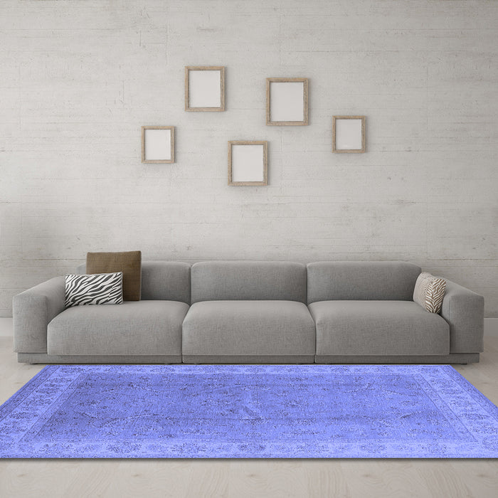 Machine Washable Oriental Blue Industrial Rug in a Living Room, wshurb3128blu