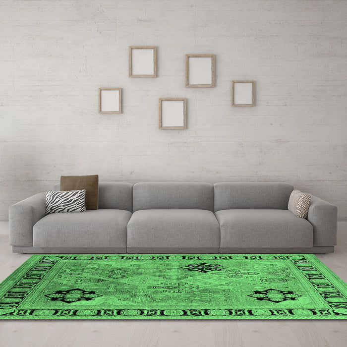 Machine Washable Oriental Emerald Green Industrial Area Rugs in a Living Room,, wshurb3129emgrn