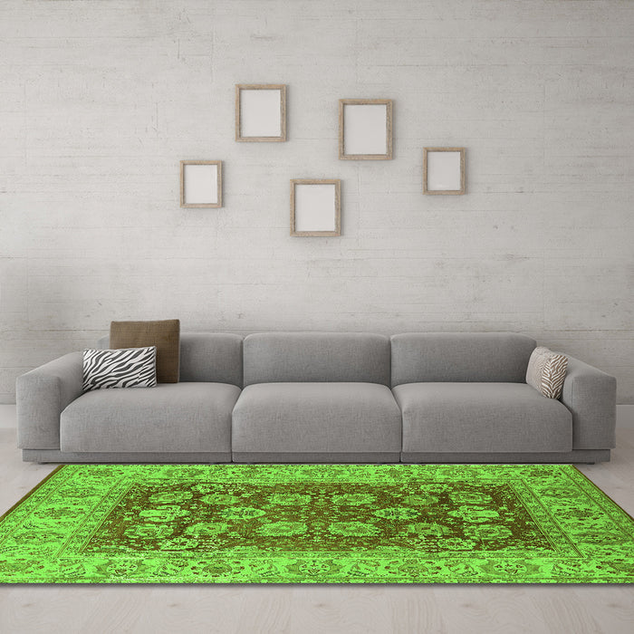 Machine Washable Oriental Green Industrial Area Rugs in a Living Room,, wshurb3131grn