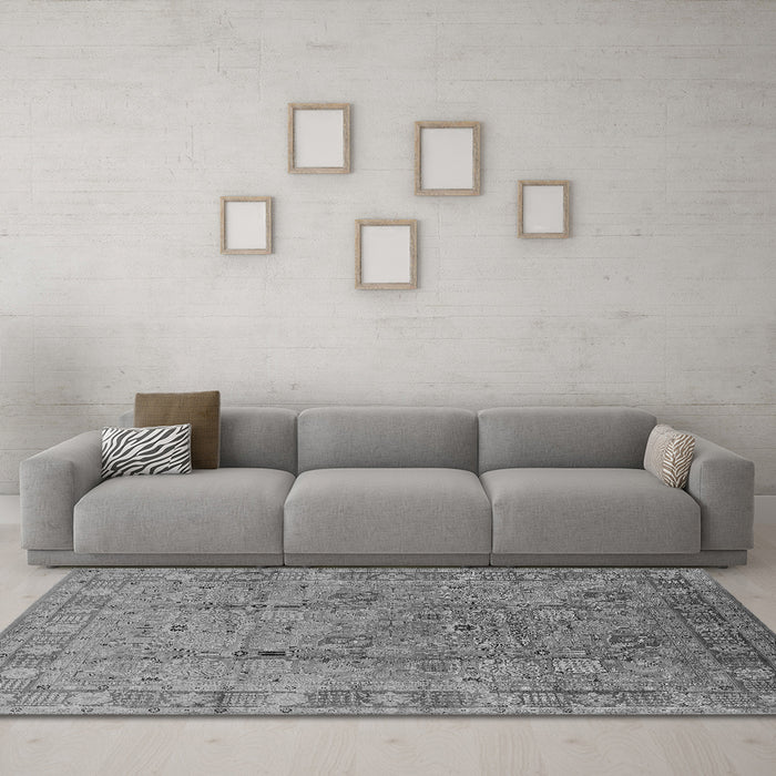 Machine Washable Oriental Gray Industrial Rug in a Living Room,, wshurb3133gry
