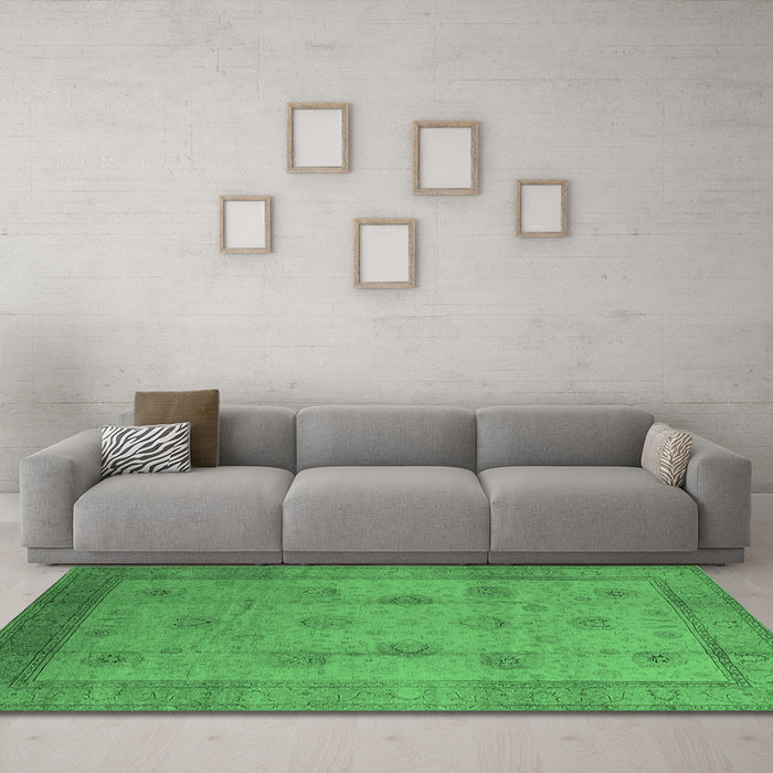 Machine Washable Oriental Emerald Green Industrial Area Rugs in a Living Room,, wshurb3135emgrn