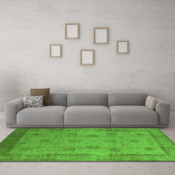Machine Washable Oriental Green Industrial Area Rugs in a Living Room,, wshurb3135grn