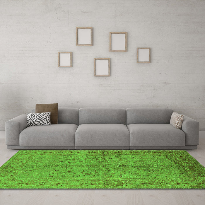 Machine Washable Oriental Green Industrial Area Rugs in a Living Room,, wshurb3137grn