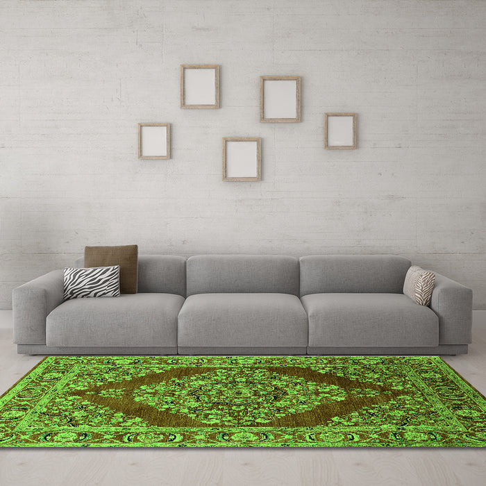 Machine Washable Oriental Green Industrial Area Rugs in a Living Room,, wshurb3138grn