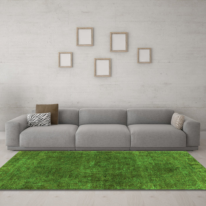Machine Washable Oriental Green Industrial Area Rugs in a Living Room,, wshurb3146grn