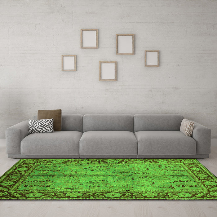 Machine Washable Oriental Green Industrial Area Rugs in a Living Room,, wshurb3153grn