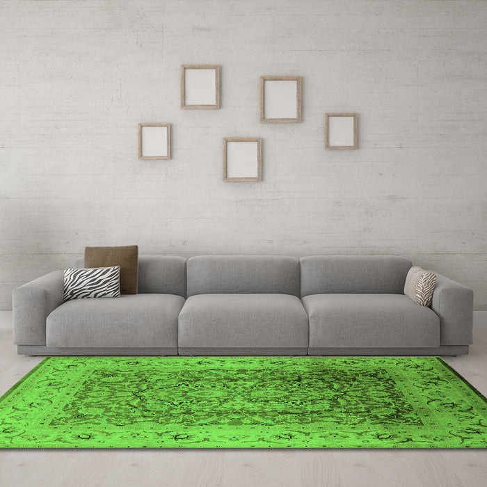 Machine Washable Oriental Green Industrial Area Rugs in a Living Room,, wshurb3156grn