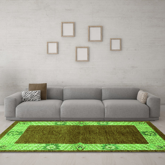 Machine Washable Oriental Green Industrial Area Rugs in a Living Room,, wshurb3161grn
