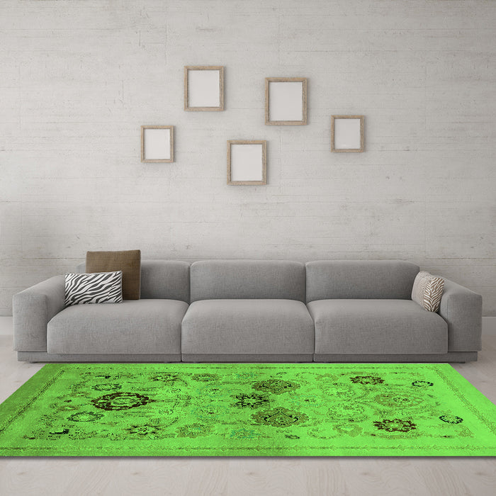 Machine Washable Oriental Green Industrial Area Rugs in a Living Room,, wshurb3168grn