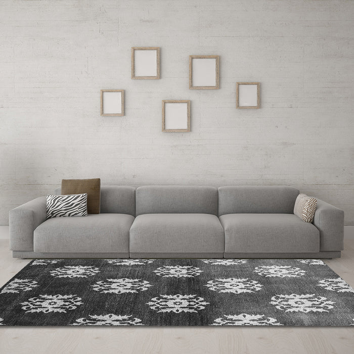 Machine Washable Oriental Gray Industrial Rug in a Living Room,, wshurb3169gry