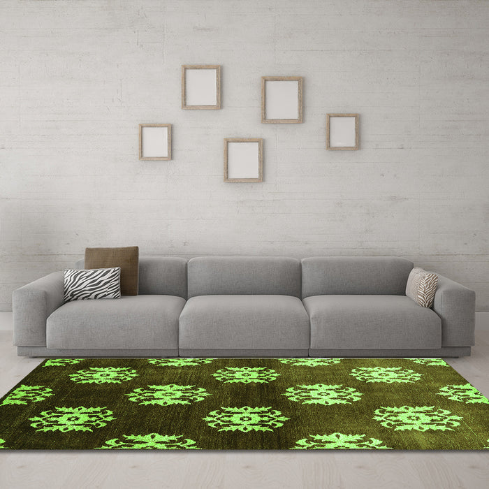 Machine Washable Oriental Green Industrial Area Rugs in a Living Room,, wshurb3169grn