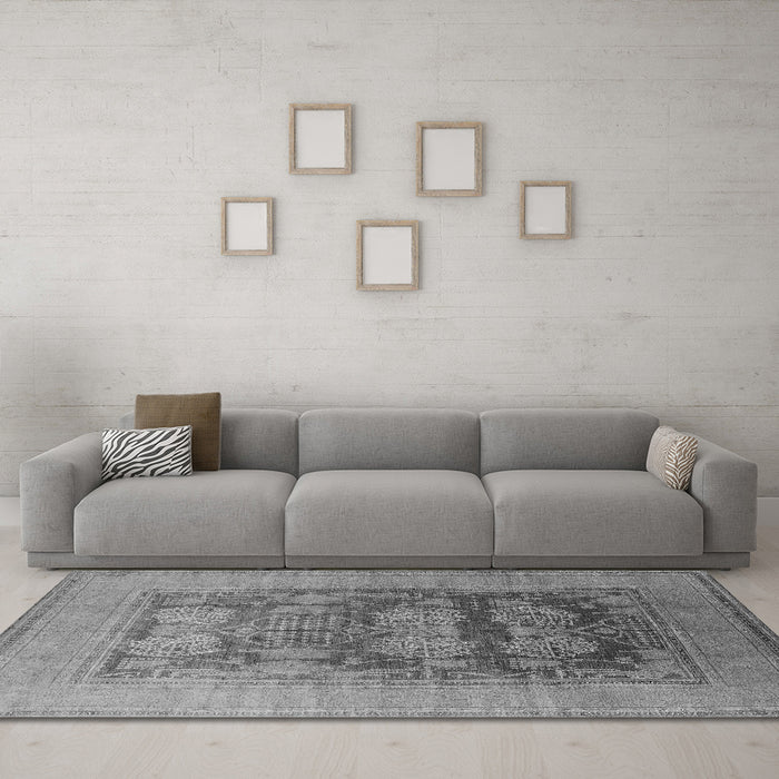 Machine Washable Oriental Gray Industrial Rug in a Living Room,, wshurb3190gry