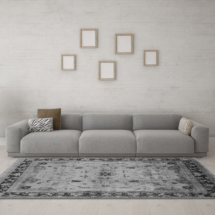 Machine Washable Oriental Gray Industrial Rug in a Living Room,, wshurb3191gry